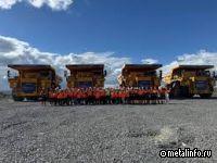 На Оленегорском ГОКе четыре карьерных автосамосвала получили имена к 76-летию города и комбината (видео)