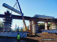 Строится мост через реку Канзыбу в горах Восточного Саяна