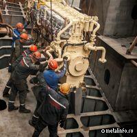 ЮЦСС погрузила два главных двигателя на строящийся контейнеровоз проекта 00108